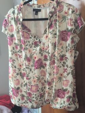 LC Lauren Conrad Cream Floral Ruffle Sleeve Blouse in Pink